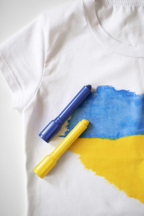 drawing-ukrainian-flag-tshirt